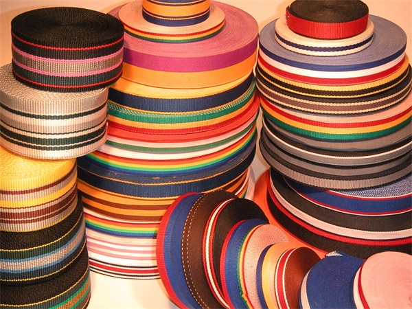 為什么丙綸長(cháng)絲制成的地毯受歡迎？